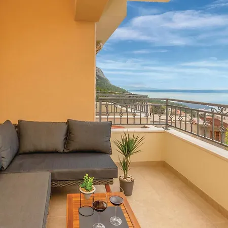 Apartment Amazing In With Wifi Makarska