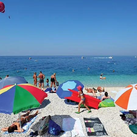 Apartment Amazing In With Wifi Makarska