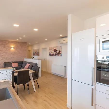 Three-bedroom In * Makarská